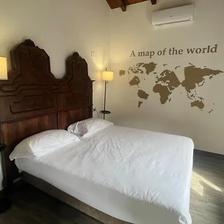 펜션 Delphina's House 레체노