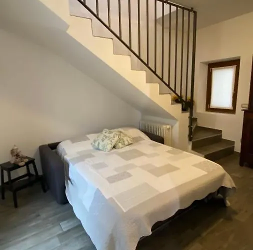 펜션 Delphina's House 레체노